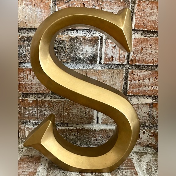 Other - 🎉HP🎉Decorative Initial “S”. Perfect accent piece!🎉HP🎉